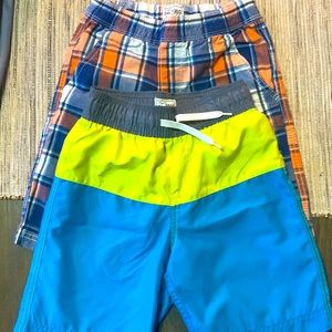 2 shorts for children, size 6, 1 checkered and 1 blue, brand place Est I989